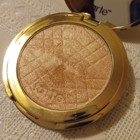 Tarte Shimmering Light Skin Perfecting Highlighter, Champagne Glow - Picture 4 of 14